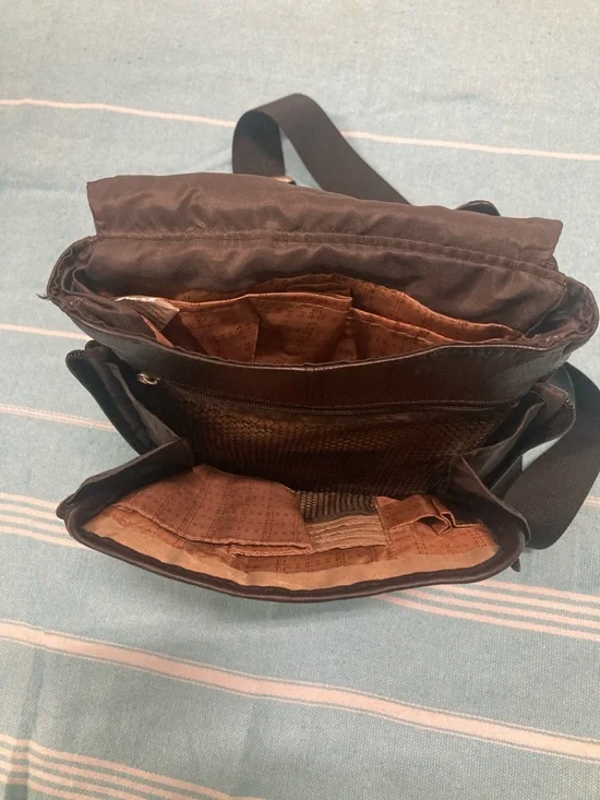 Classic Black Leather Crossbody Sling Bag for Men - Picture 3 of 8